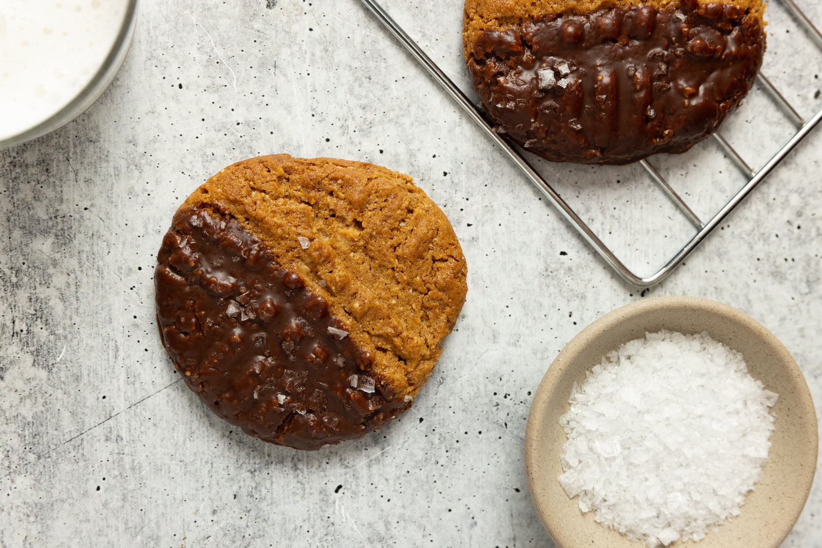 close-up-peanut-butter-cookie-dipped-in-chocolate-and-salt